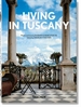 Portada del libro Living in Tuscany. 40th Ed.